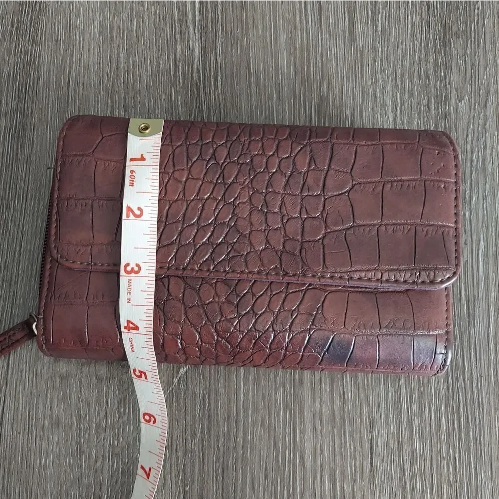Croc Embossed Brown Wallet - Picture 9 of 9